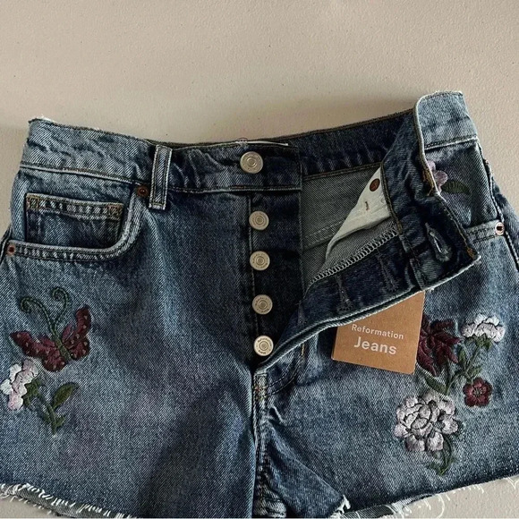 Reformation High Waisted Charlie Jean Denim Shorts Fauna Embroidery Blue Raw Hem - Picture 7 of 15